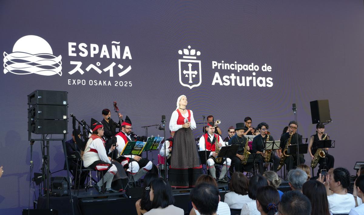 Los gaiteros, tocando en Japón
