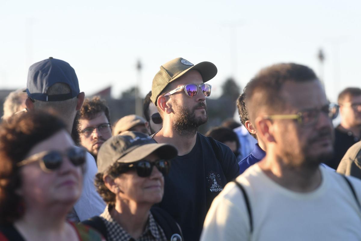 La cantautora y productora portuguesa llevó este jueves al castillo de San Antón una fusión de música tradicional lusa con sonidos electrónicos y sintetizadores durante la segunda jornada del Festival Noroeste Estrella Galicia.