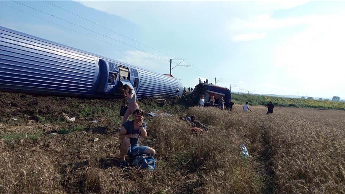 Imagen del tren accidentado en Turquía.