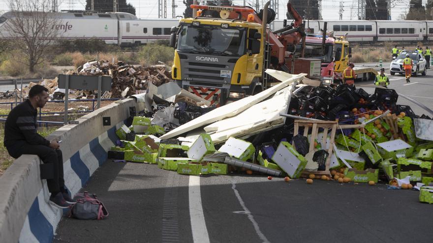 Aparatoso accidente en la entrada de Sagunt