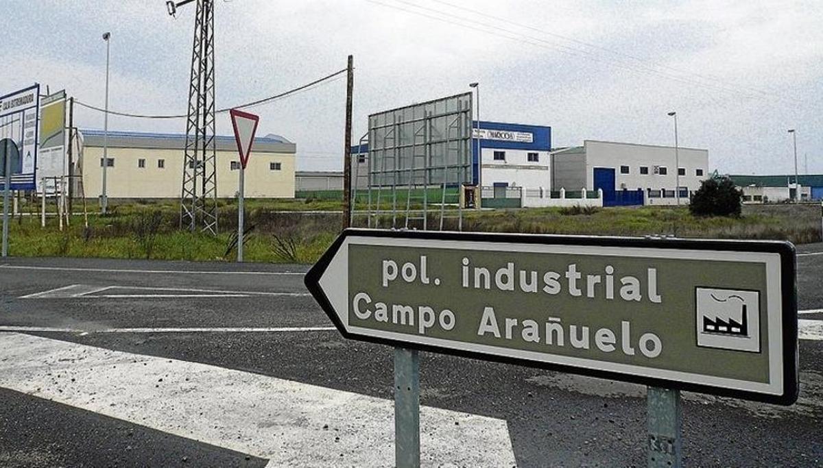 Un cartel indica la ubicación del polígono Campo Arañuelo.