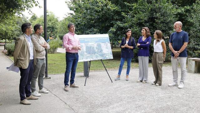 La alcaldesa, junto a la conselleira, ayer, en la presentación del proyecto.