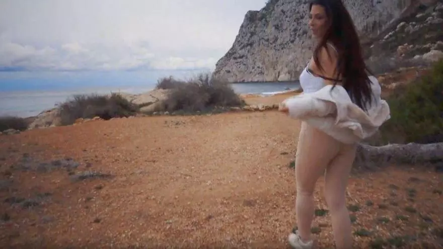 Rodaje de un vídeo porno al aire libre en el Peñón de Ifach en Calp