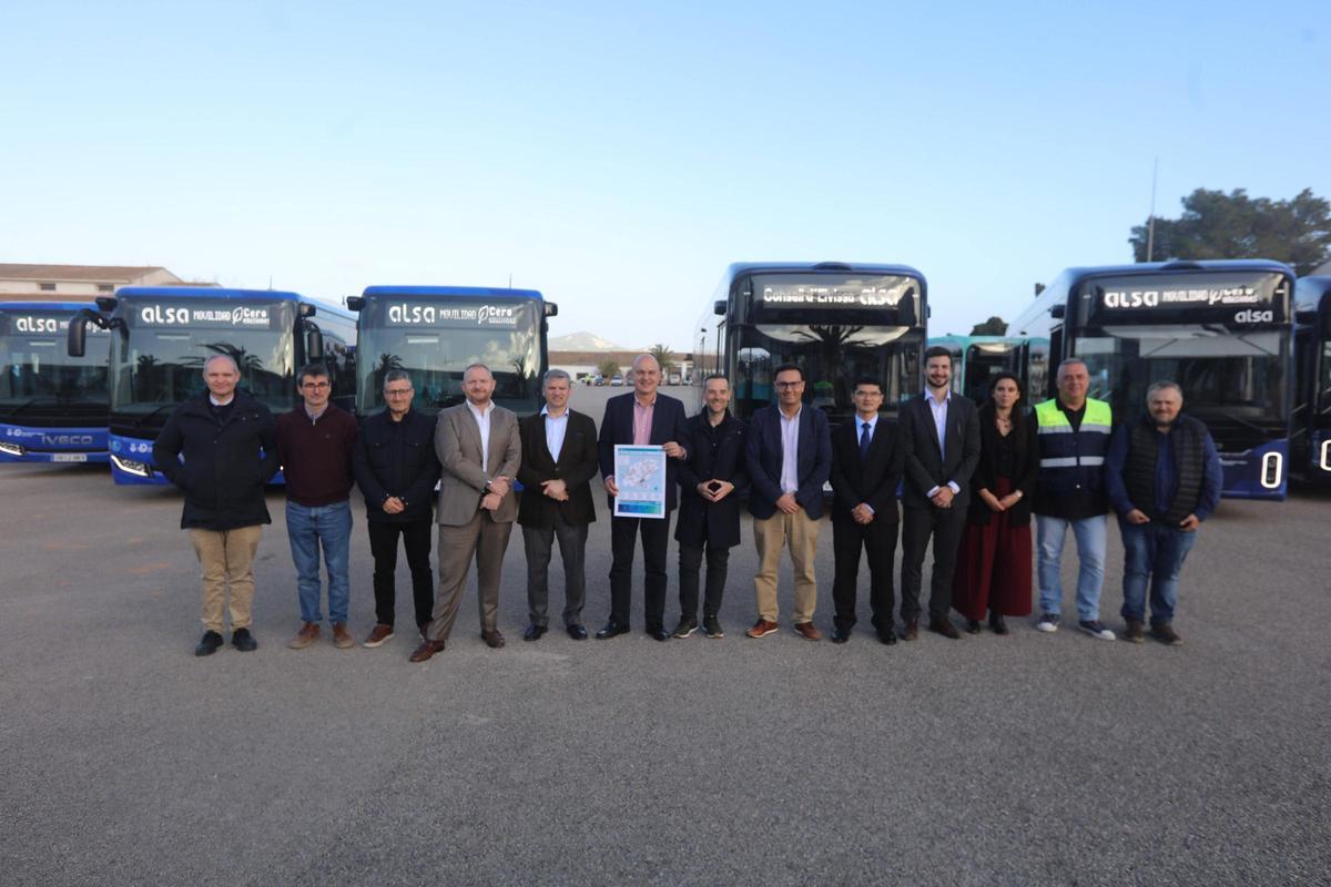 Presentación de los nuevos autobuses de Ibiza.