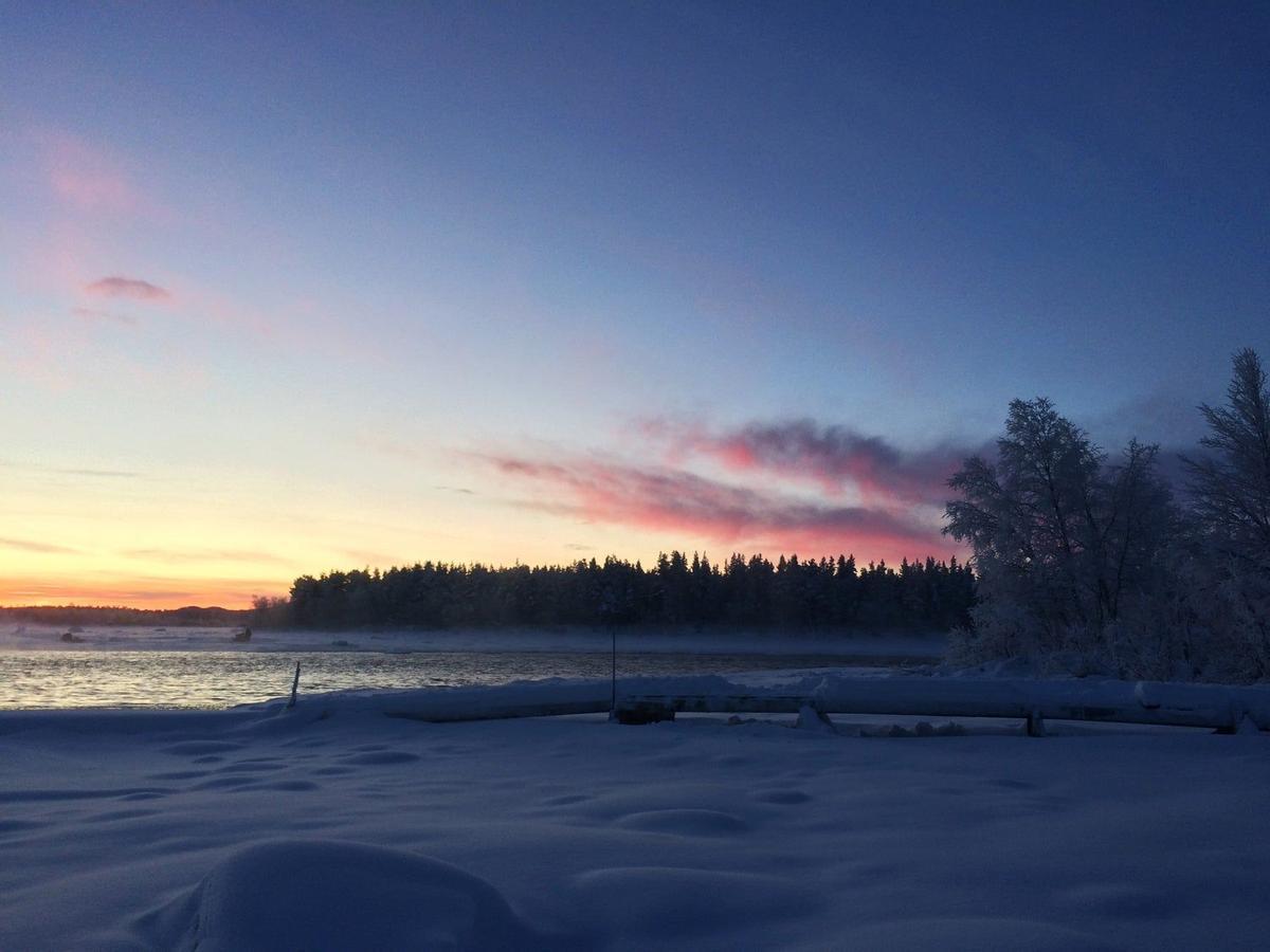 Amanecer en Campamento Sami, Kiruna, Suecia