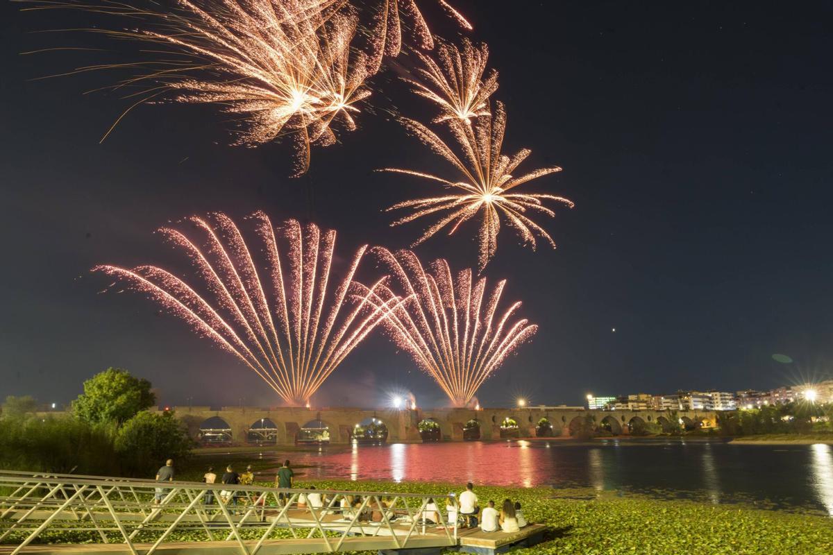 Las imágenes de los fuegos artificiales de Badajoz