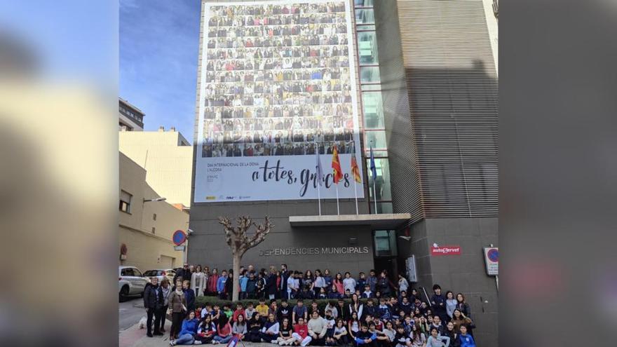 8-M: L&#039;Alcora impulsa la campaña &#039;A totes, gràcies&#039; con un gran mural fotográfico