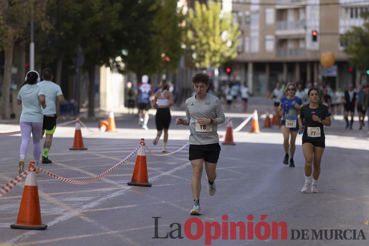 Carrera '10K Assota por ti' en Caravaca (salida y giro primera vuelta)