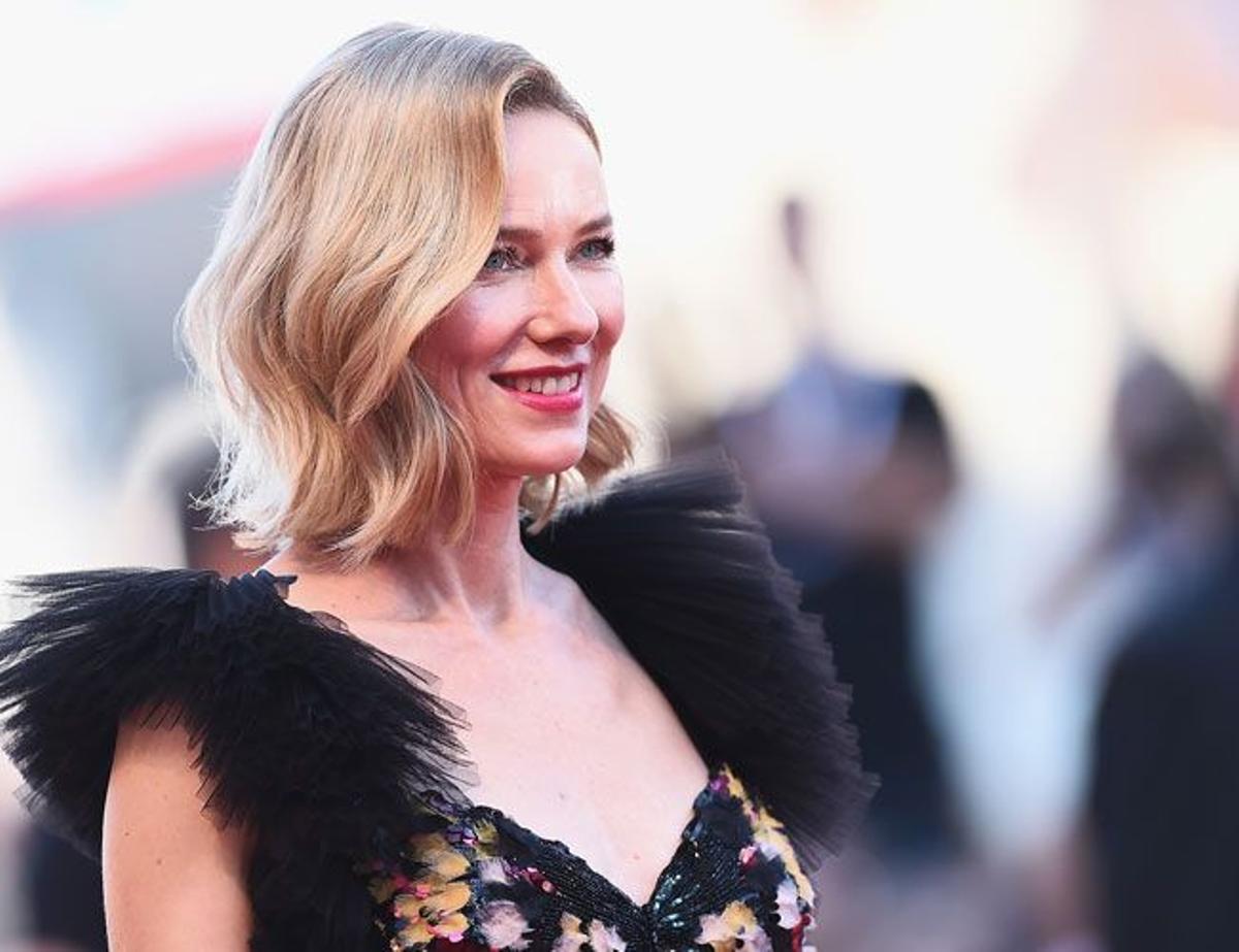 Naomi Watts con espectacular diseño de tul en el Festival de Cine de Venecia