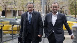 Sandro Rosell junto a su abogado, Pau Molins, en una imagen de archivo.