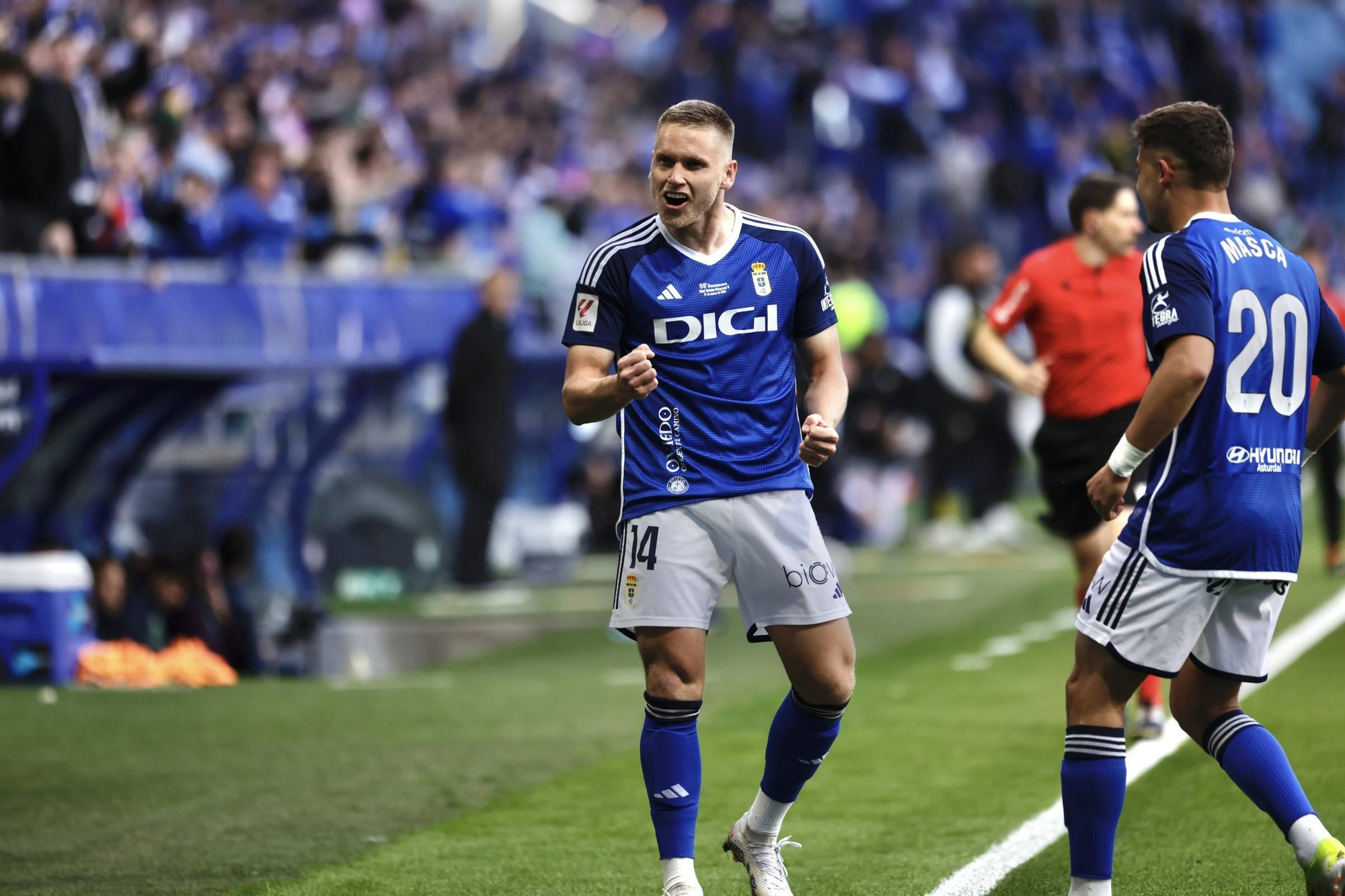 Alemão pega más duro y el Oviedo vuelve a ganar: 2-1