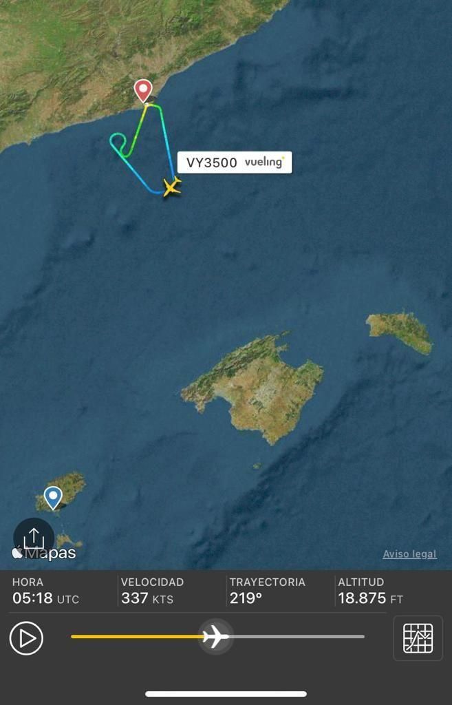 El gráfico muestra el momento en que el avión cambia de rumbo para regresar a Barcelona y la trayectoria que siguió posteriormente hasta aterrizar de nuevo