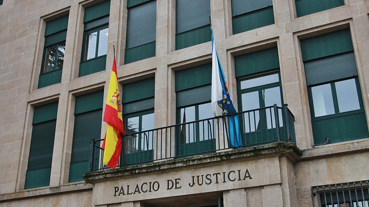 El juicio se celebró ayer a puerta cerrada en la Audiencia Provincial de Ourense. |   // I. OSORIO