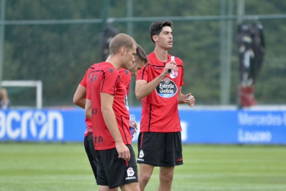 Los problemas del técnico en ataque constatan con el abundante caudal de futbolistas en otras zonas.