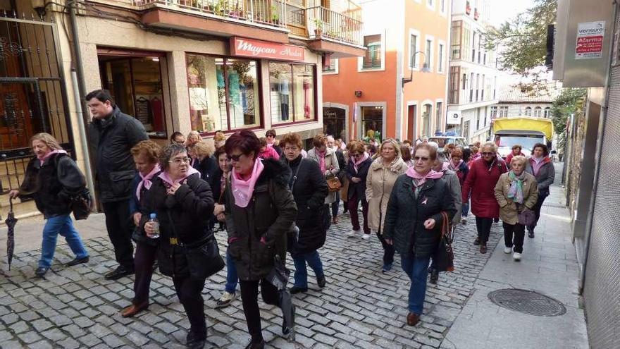 Cangas del Narcea marcha para visibilizar la lucha contra el cáncer de mama