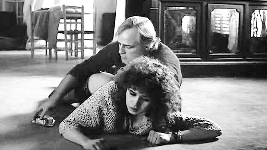 Marlon Brando y María Scheiner, en la escena de la violación de &#039;El último tango en París&#039;.