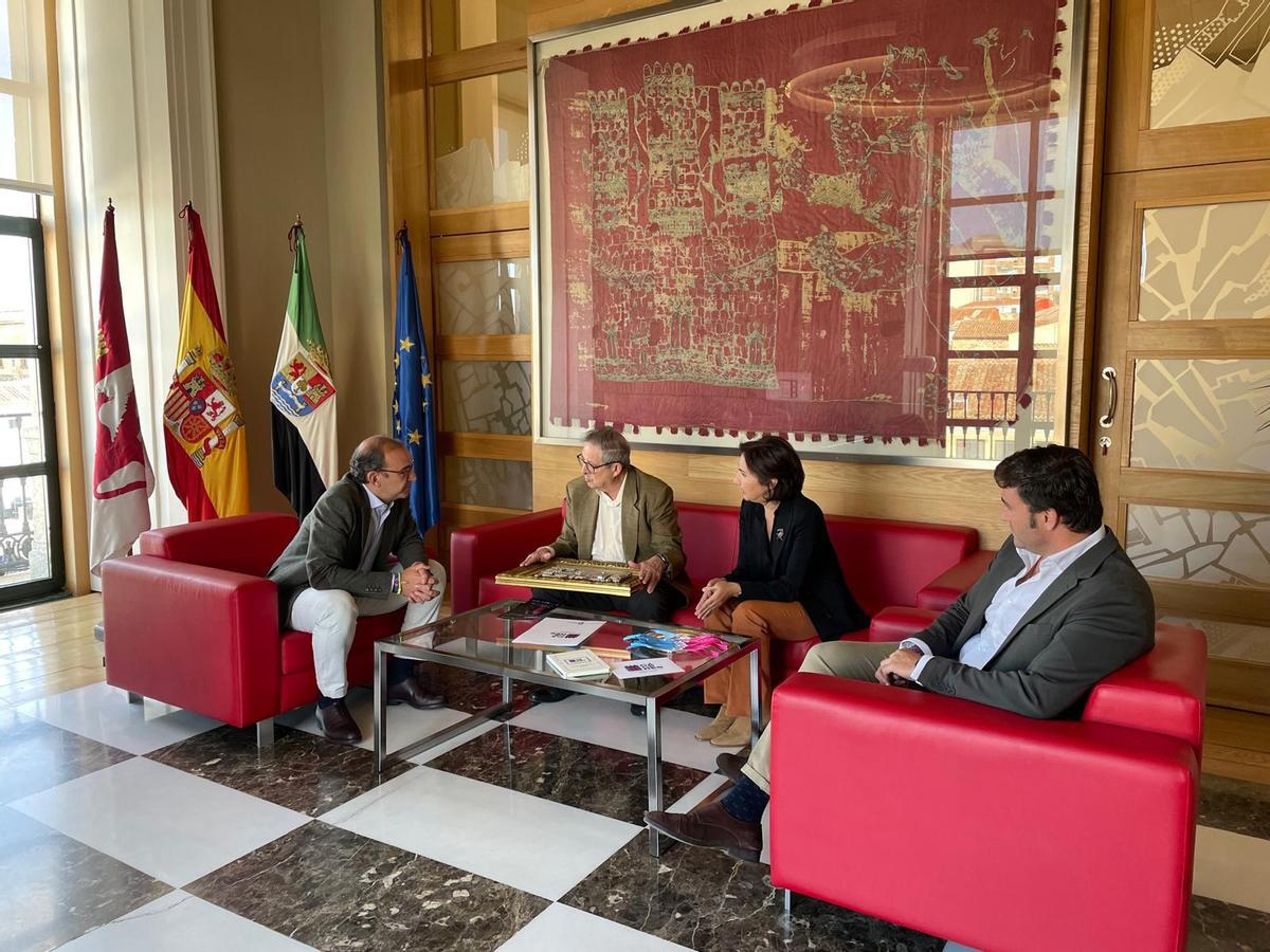 Recibimiento a la Asociación Musical Cacereña.