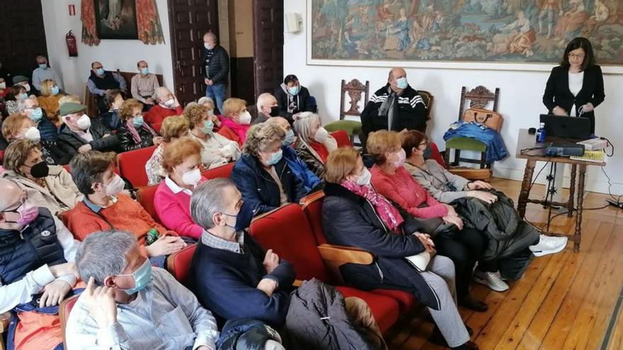 Pilar Conde imparte en Toro una charla sobre el cáncer de hígado