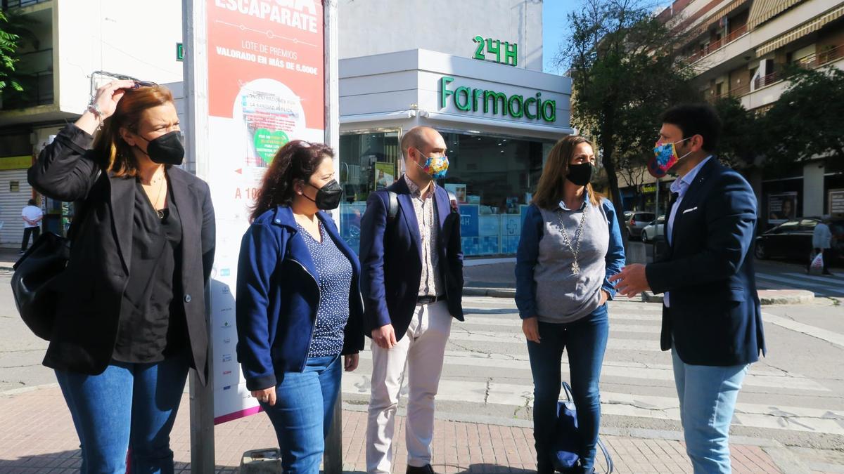 El PSOE de Córdoba en su visita a Viñuela.