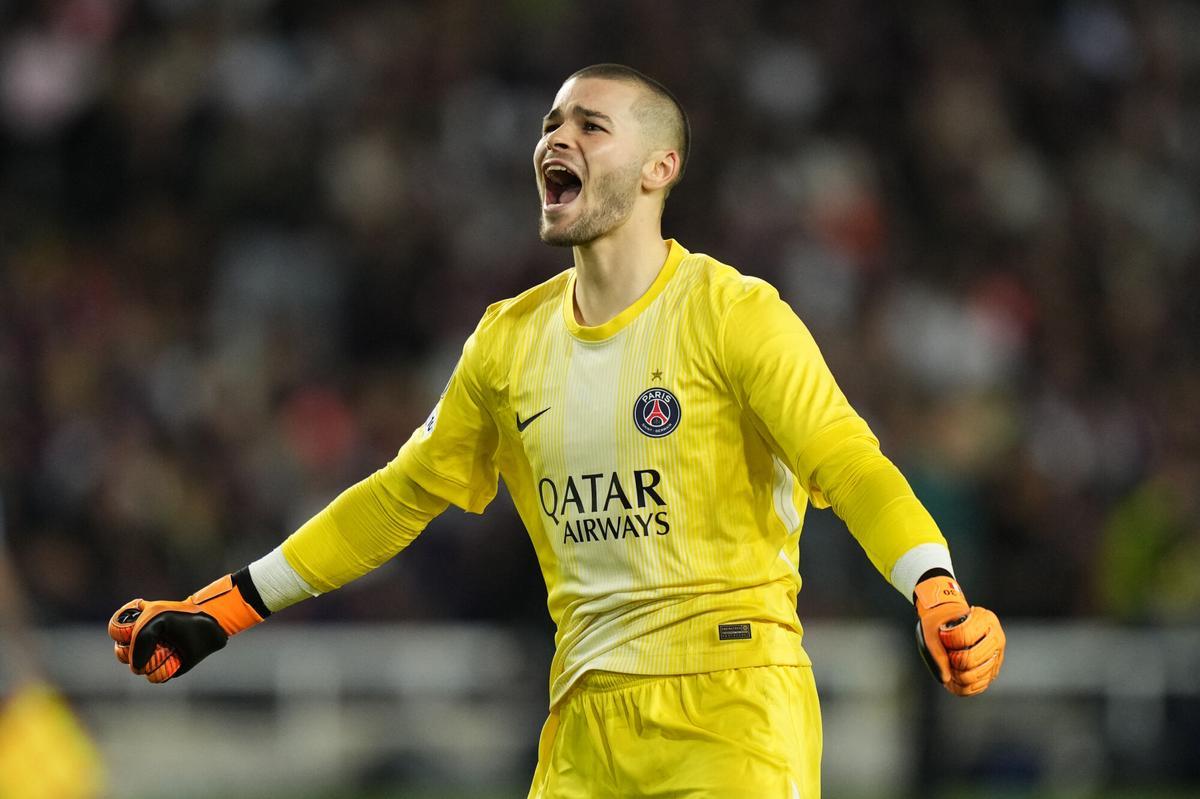 PSG's goalkeeper Lucas Chevalier reacts after his team's first goal during the UEFA Champions League league phase soccer match between FC Barcelona and PSG, in Barcelona, Spain, 01 October 2025. EFE/ Siu Wu. barça . paris saint germain psg. liga campeones 2025/2026 barça . paris saint germain psg. 02. accion. estadio olimpico montjuic