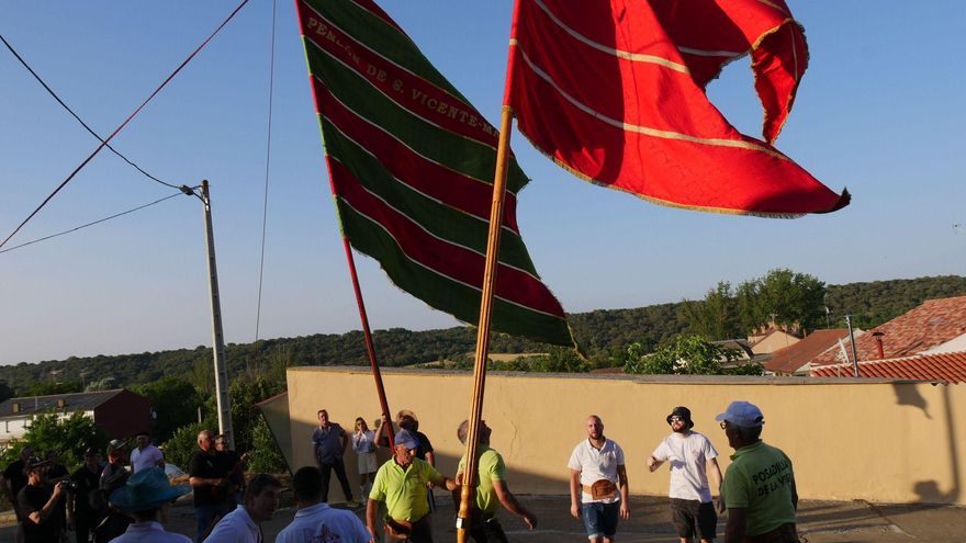 Cabañas de Tera ondea los pendones por Santa Bárbara y cumple con su tradición centenaria