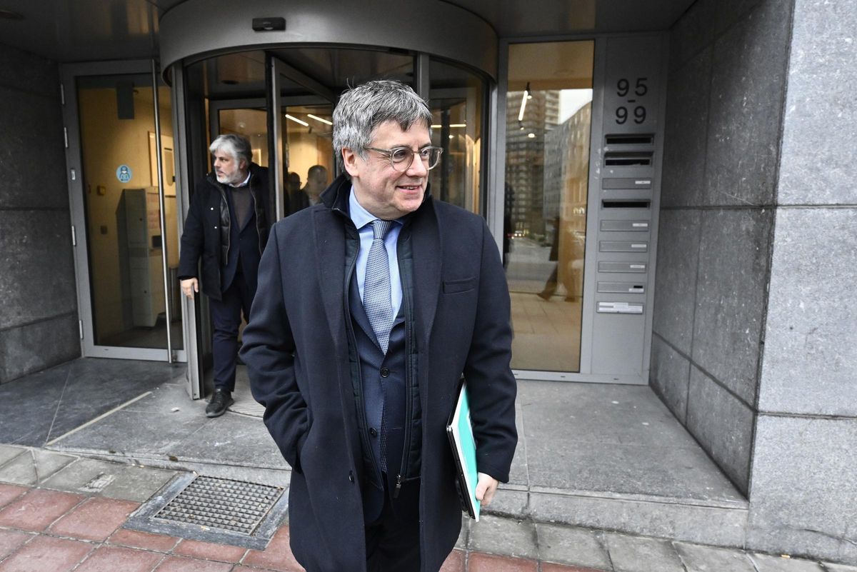 El TC eleva al ple el recurs de Puigdemont, però no resoldrà fins al setembre si li aixeca l'ordre de detenció El TC eleva al ple el recurs de Puigdemont, però no resoldrà fins al setembre si li aixeca l'ordre de detenció
