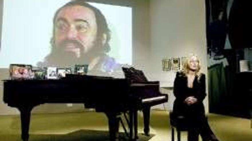 Roma expone la vida de Luciano Pavarotti