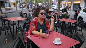 Hotelers davant la prohibició de fumar en terrasses: «La gent sempre torna al bar»