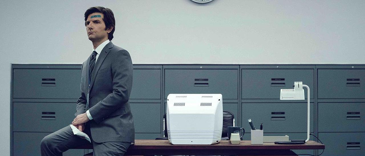 Adam Scott en una imagen promocional de 'Separación'.