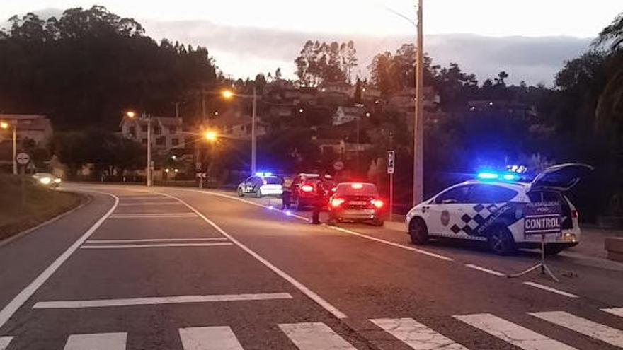 La Policía de Poio denuncia a tres taxis por el transporte escolar