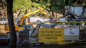 Las obras del depósito de Joan Miró, señalizadas para que no se confundan con las de Ferrocarrils.