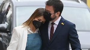 Esquerra Republicana de Catalunya s (ERC) leader Pere Aragones and his wife Janina Juli Pujol arrive to attend a session of the Catalan parliament to debate the swearing in of a new regional president for Catalonia in Barcelona on March 26  2021  (Photo by LLUIS GENE   AFP)