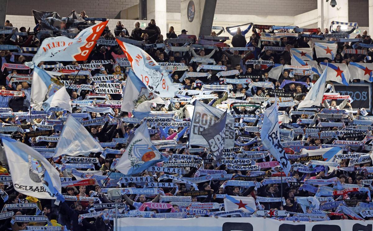 Grada de animación de Balaídos durante el Celta-Lille de enero