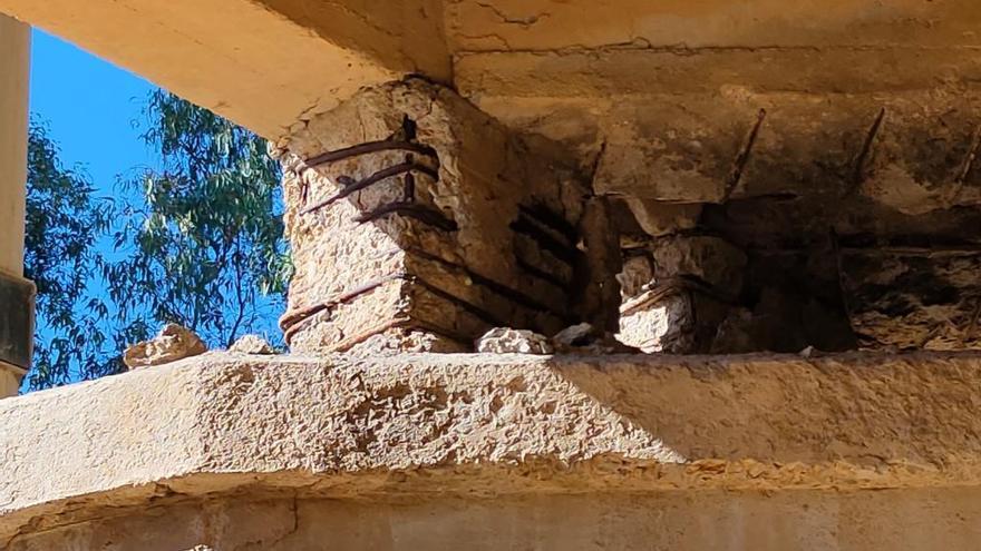 Detalle del mal estado del puente.