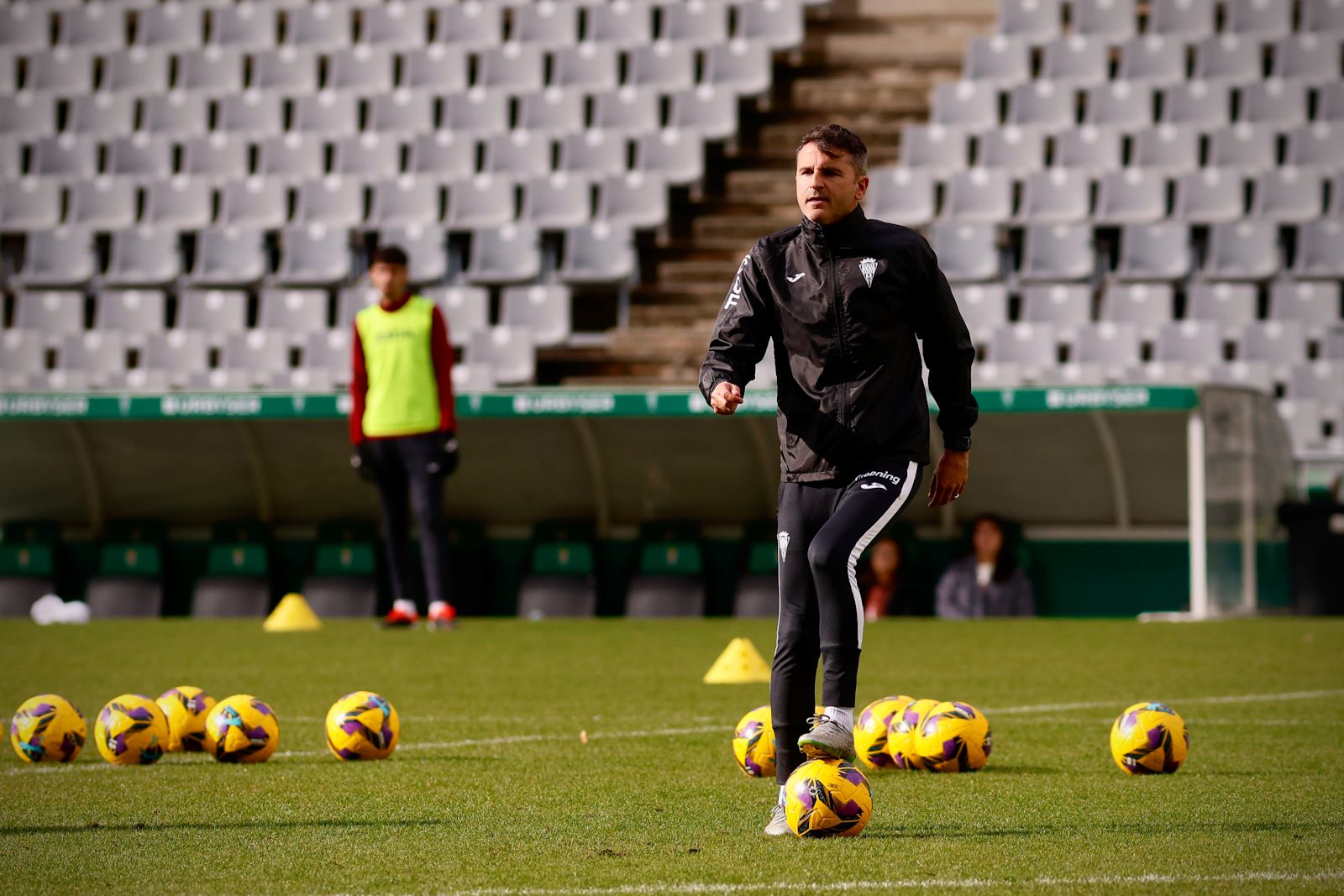 El Córdoba entrena ante su afición en El Arcángel