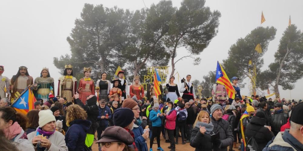 Lledoners s''omple de gegants i gegantons en una trobada inèdita