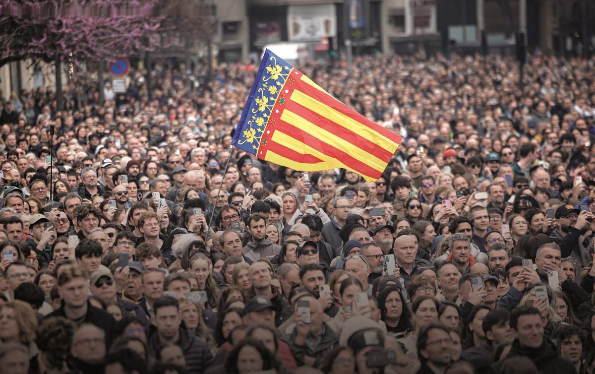 Foto de les Falles de València, en una mascletà