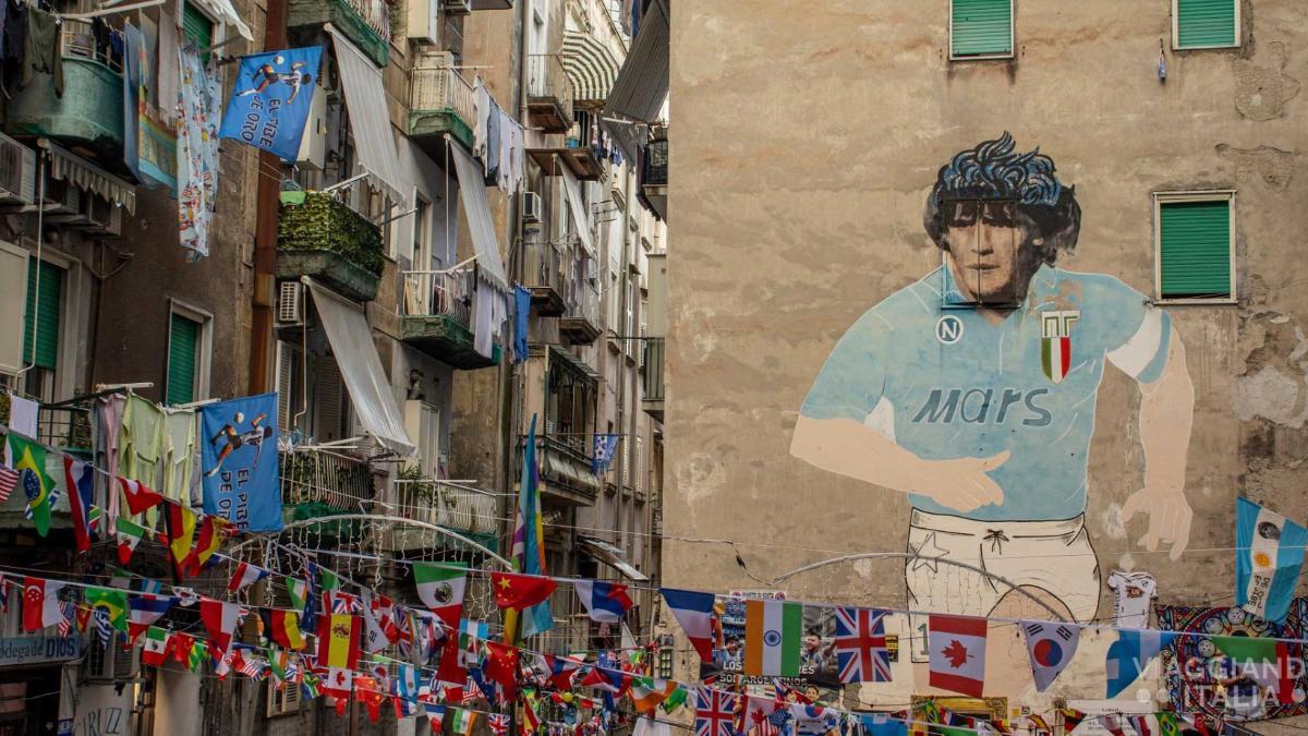 Statua di maradona napoli calcio Statua di maradona napoli calcio