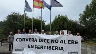Una pancarta de apoyo a la plantilla de Fertiberia en Corvera