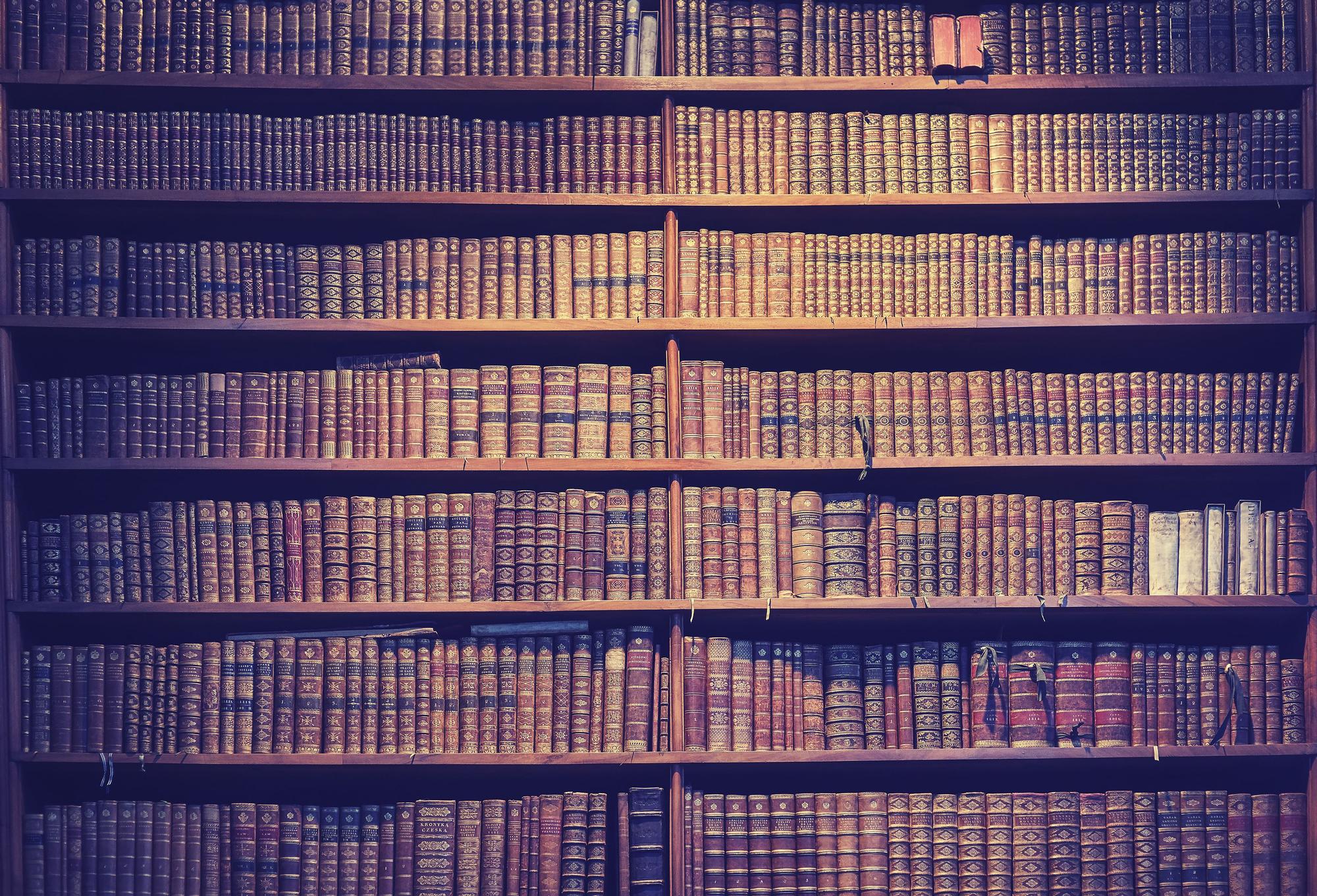 Biblioteca personal de libros antiguos