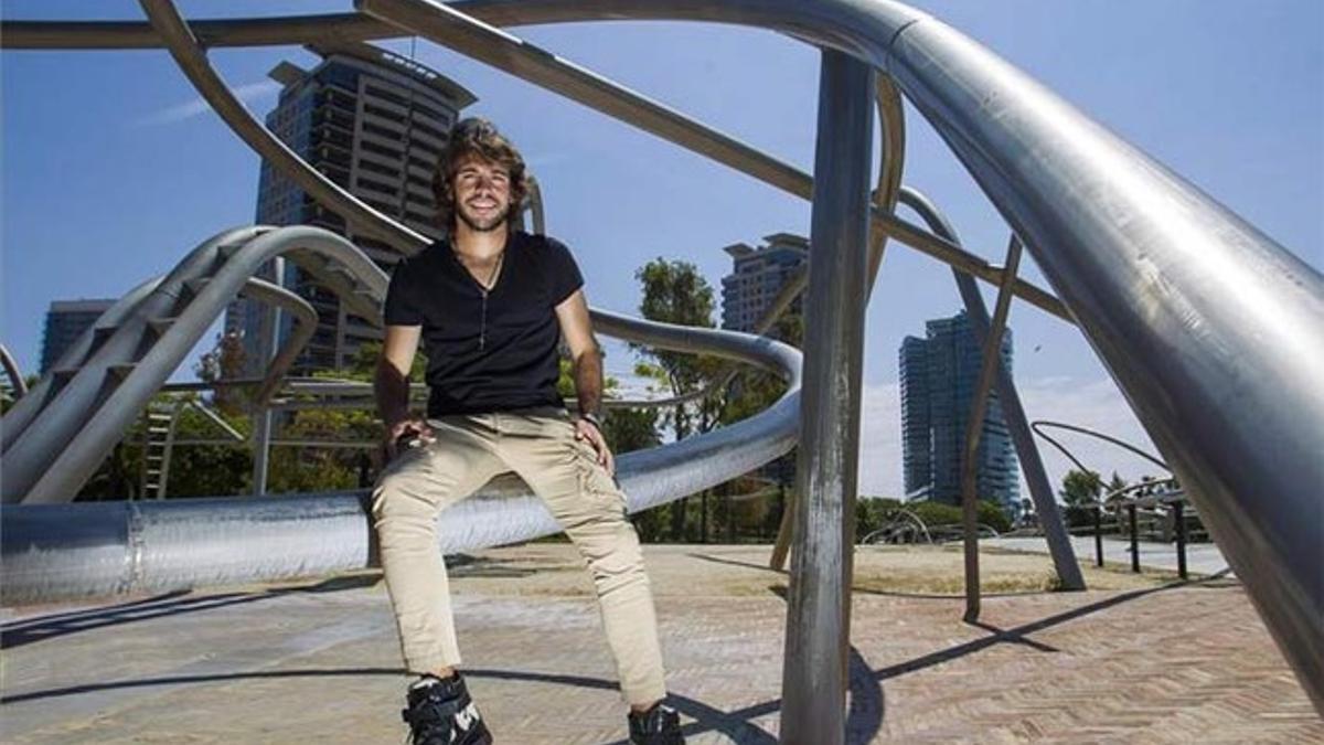 Felipe Mattioni, en un parque de Barcelona horas antes de volar hacia Brasil tras terminar contrato