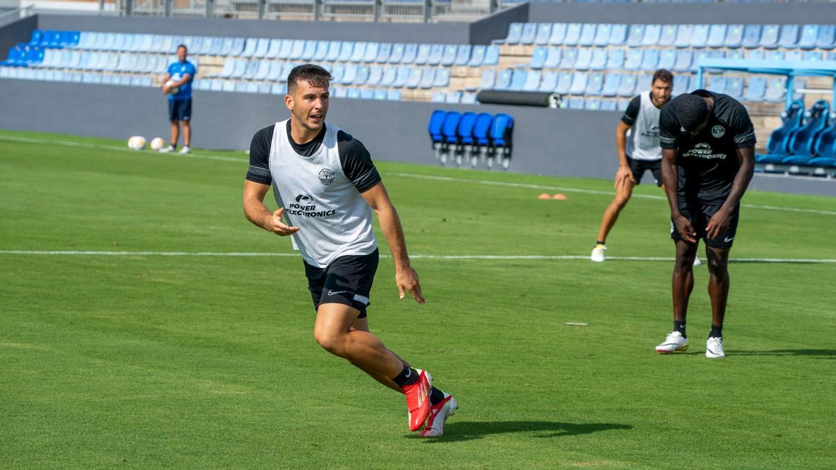 Ángel Rodado, en un entrenamiento con el Ibiza.