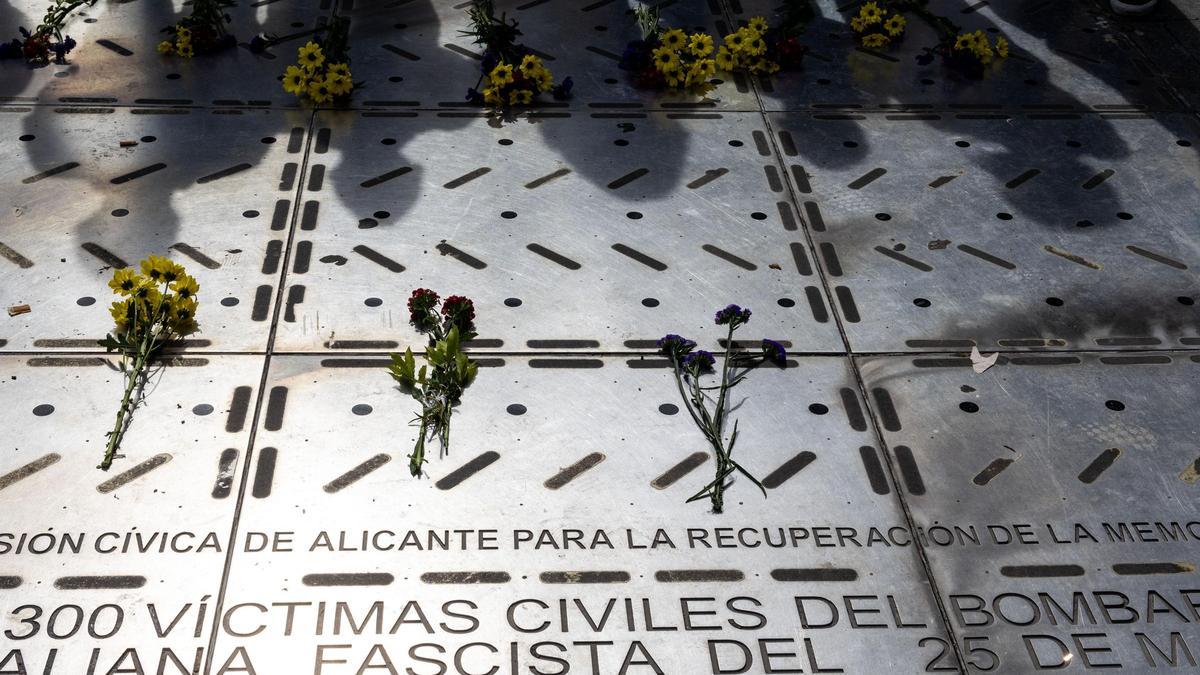 Homenaje a las víctimas del bombardeo fascista en Alicante del 25 de mayo de 1938