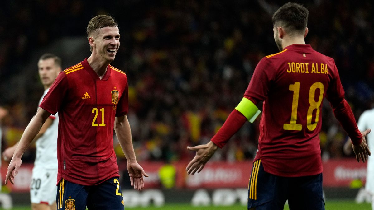 Dani Olmo y Jordi Alba, celebrando un gol