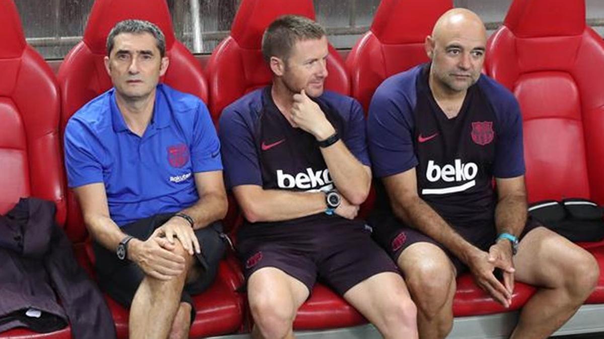 Ernesto Valverde, entrenador del FC Barcelona junto a Pozanco y De la Fuente