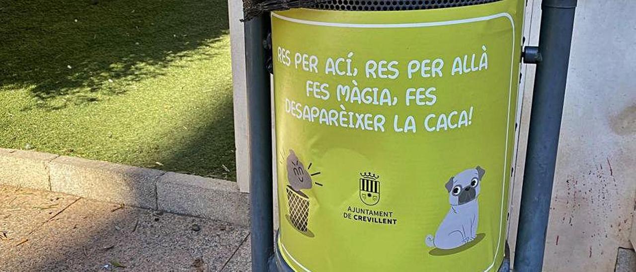 Publicidad contra los excrementos  de perro en Crevillent.  |