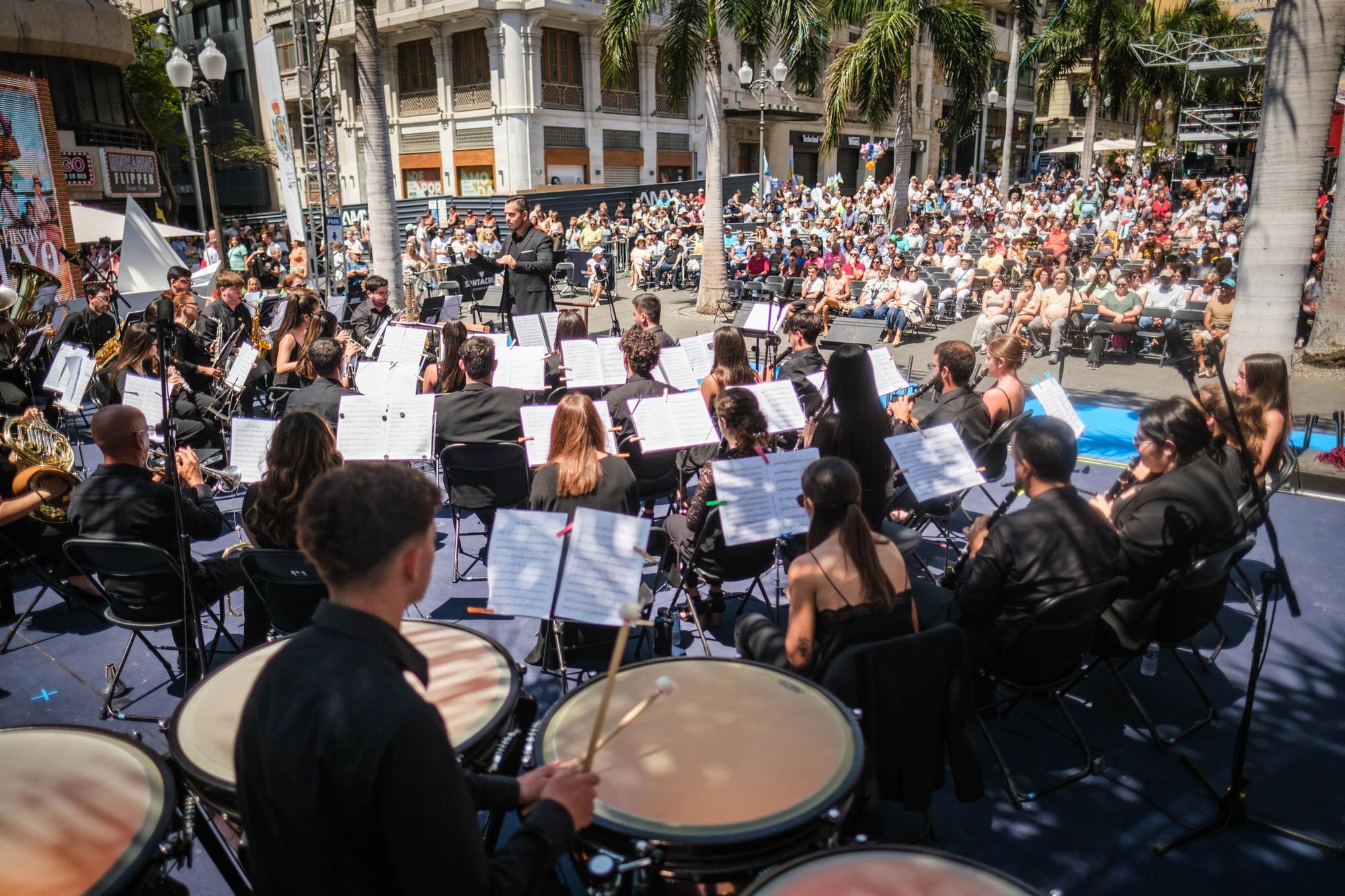 Santa Cruz celebra el Día de Canarias