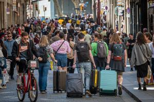 El alza de precios hoteleros amenaza la campaña turística de verano en España