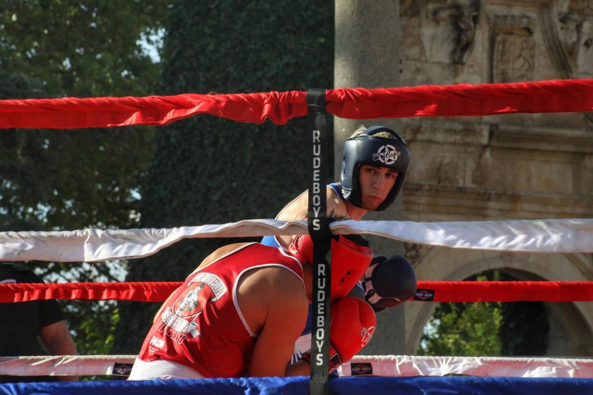 Los amantes del deporte se reúnen bajo la mirada de la Catedral zamorana
