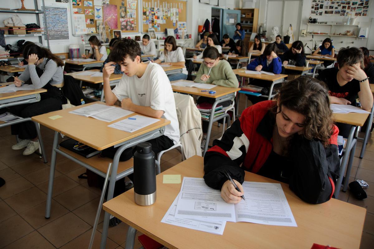 Alumnos de primero de bachillerato del instituto Moisès Broggi de Barcelona, esta semana.